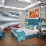 & Szálloda 5*