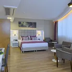 & Szálloda
